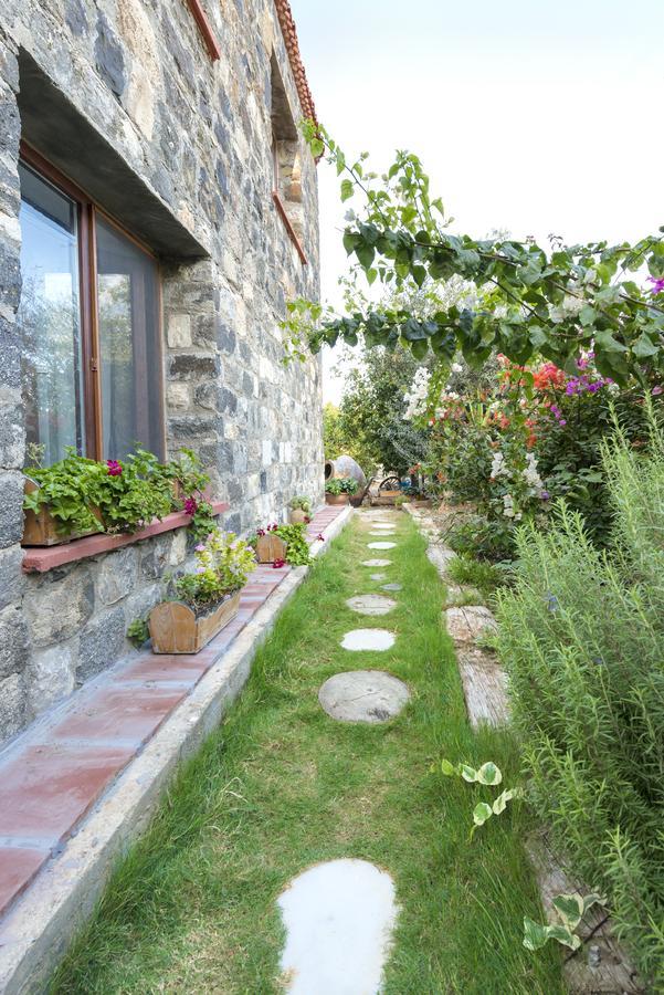 Karaburun Bahce Bed & Breakfast ภายนอก รูปภาพ